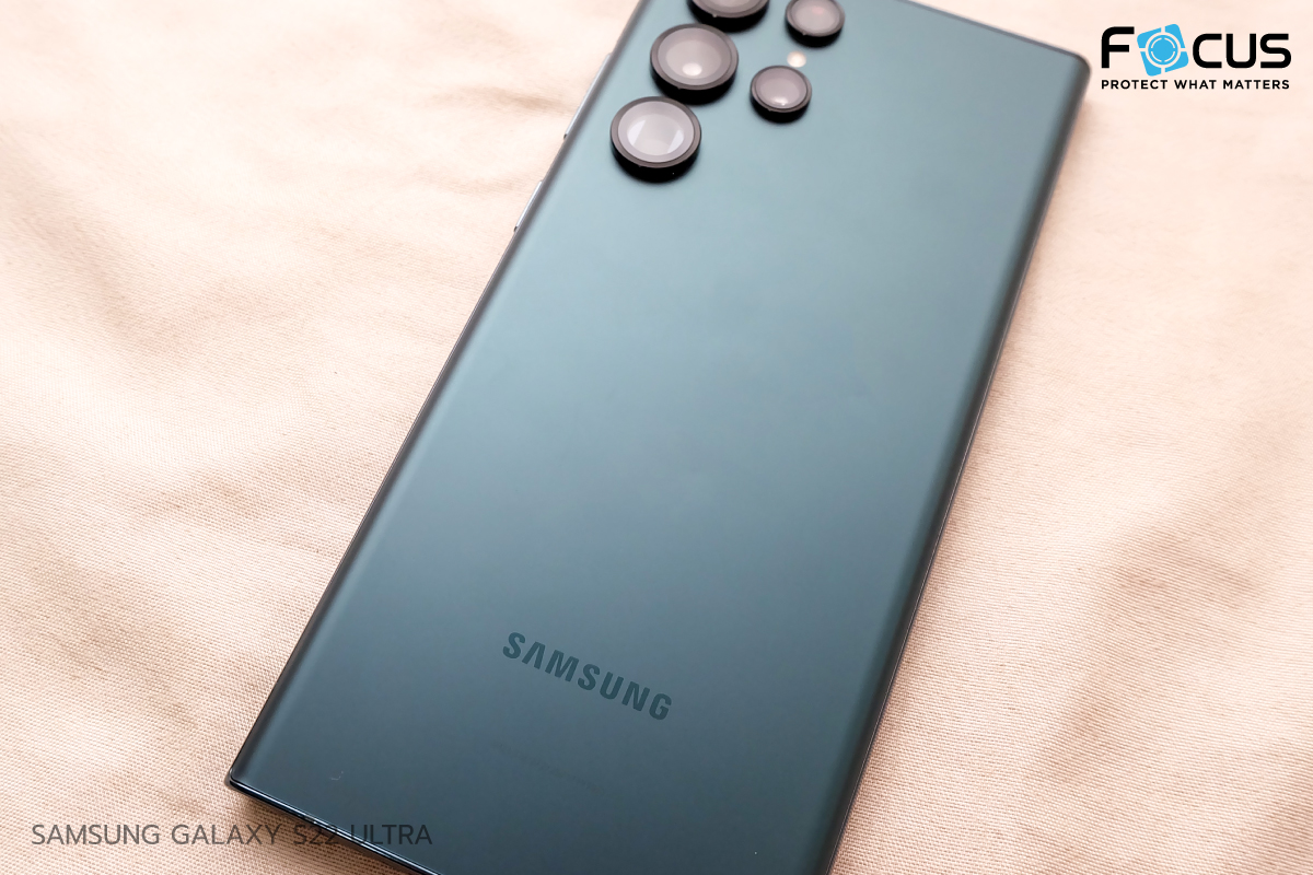 Focus-Unbox-Samsung-S22-Ultra-สีเขียว-ด้านหลัง